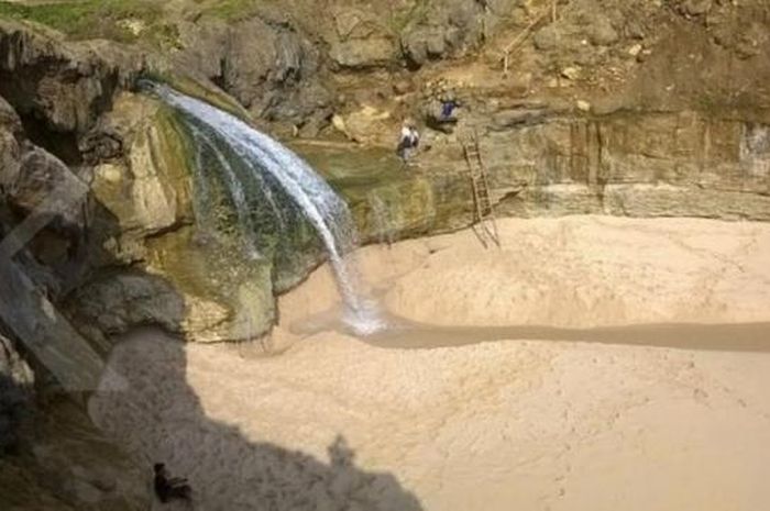 Banyu Tibo Pesona Tersembunyi Pacitan Semua Halaman