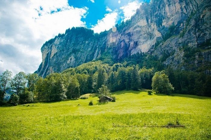 Lauterbrunnen, Lembah Cantik dengan Ratusan Air Terjun - National Geographic