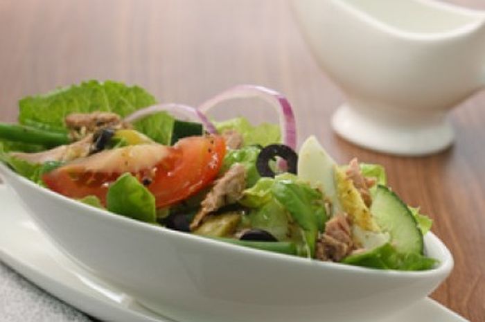 Nicoise Salad, Hidangan Segar Perpaduan Sayur, Tuna, dan Telur - Nova