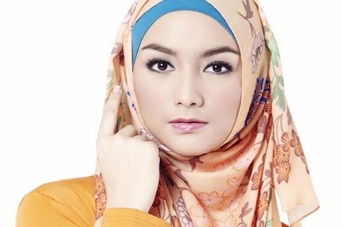 Tutorial Hijab Pashmina Simpel Motif Bunga Nova