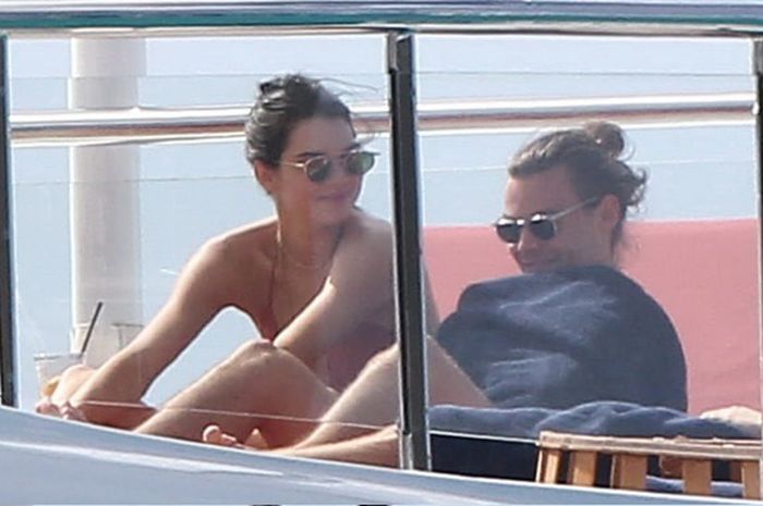 Kendall Jenner Makin Berani Tunjukan Kemesraan Pada Harry