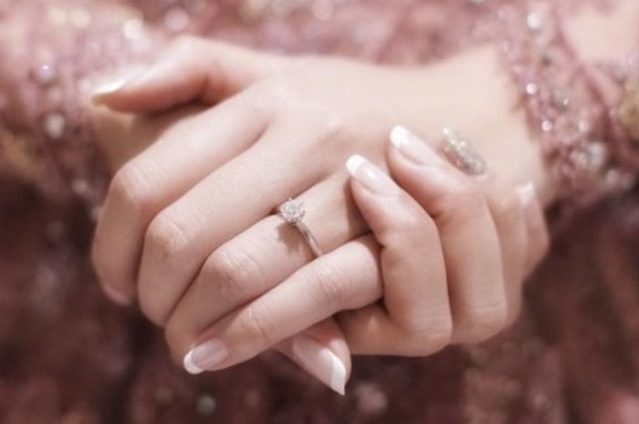 Kenali Tiffany Setting Tipe Cincin Pertunangan Raisa Dan Hamish Nova