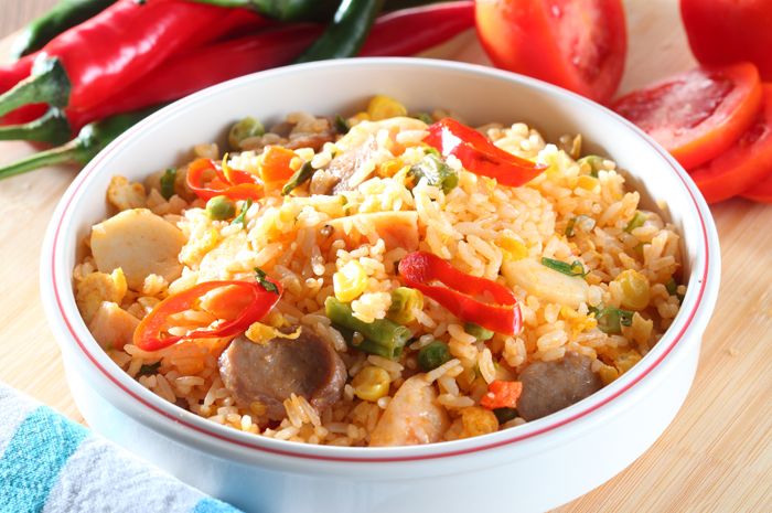 Tiga Langkah Saja Memasak Nasi Goreng Bakso Campur yang Menggugah