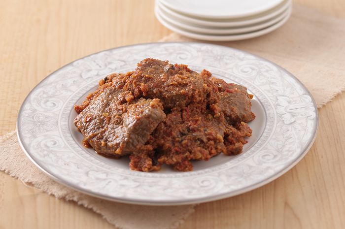 Rendang daging sapi.