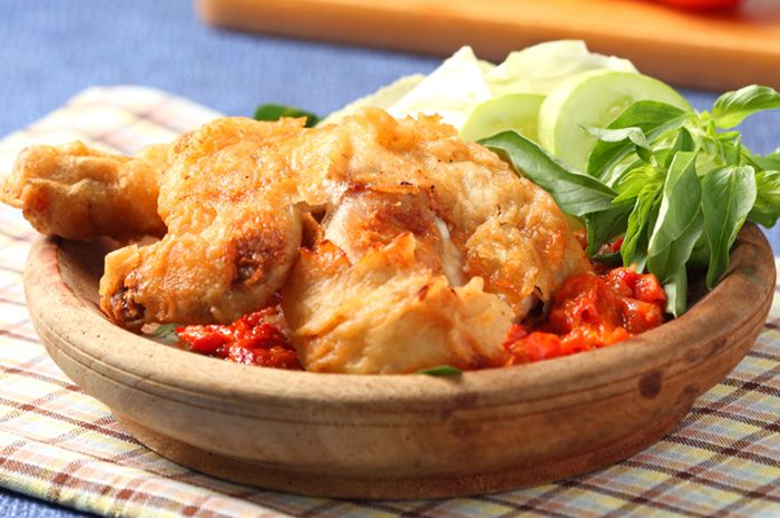 Ayam Goreng Tepung Penyet Cara Unik Menikmati Ayam Goreng