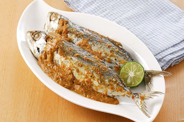 Hidangan pecak bakar kembung.