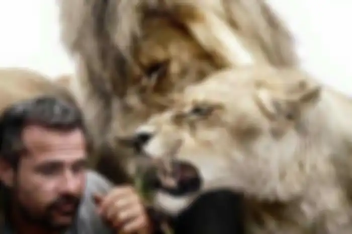 Kevin Richardson dan para singanya