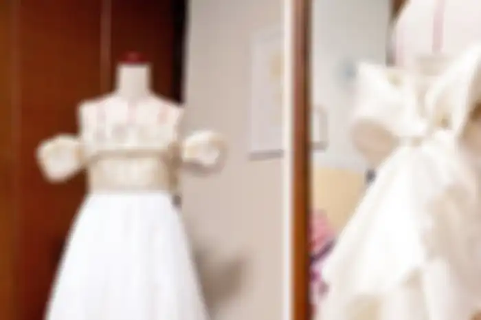 Kiron mengerjakan sendiri gaun pengantin Serenity Sailor Moon itu, mulai dari rancangan gaun, memilih bahan, hingga menjahitnya.