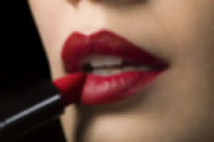 Badan Pengawas Obat dan Makanan (BPOM) kembali menemukan produk kosmetik, yaitu lipstik dengan kandungan berbahaya yang dapat sebabkan kanker.
