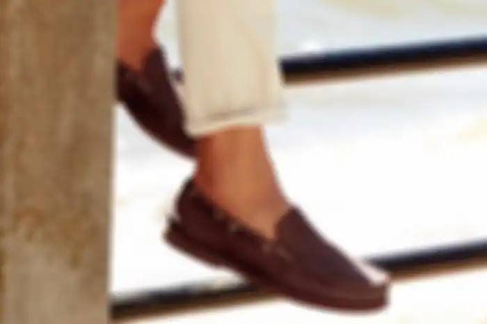 Jangan lagi-lagi melakukannya, memakai sepatu tanpa kaus kaki ternyata bisa membawa efek buruk pada kaki.