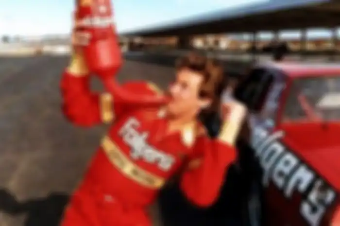Di masa kejayaannya Tim Richmond, dia menjadi pembalap mobil terkenal dengan kecepatan mencapai 220 mph.