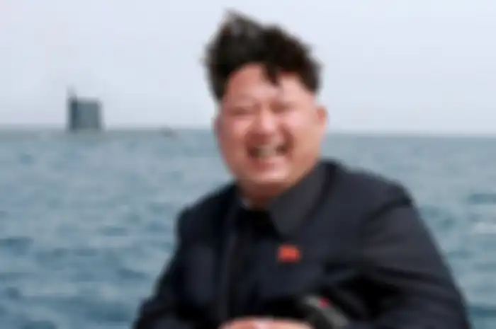 Perjalanan internasional Kim Jong-Un rupanya diselingi oleh beberapa kebiasaan yang aneh.