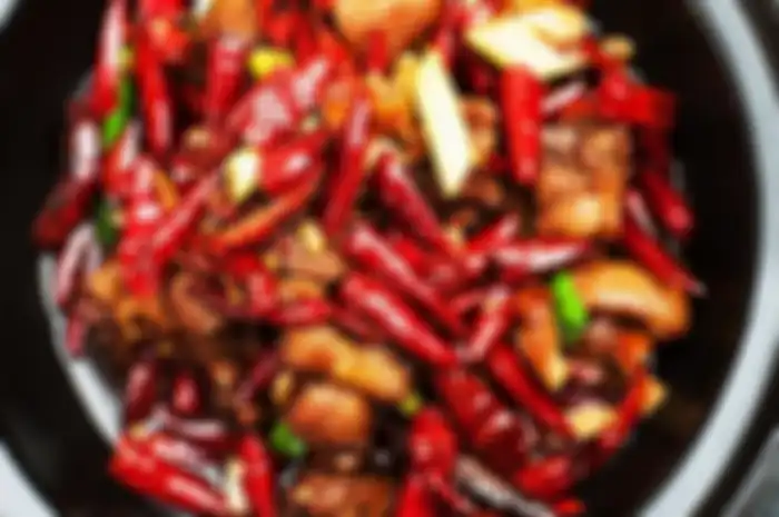 Makanan pedas diyakini dapat menurunkan berat badan, karena kandungan capsaicinnya. Tapi, hati-hati jangan terlalu berlebihan mengonsumsinya.