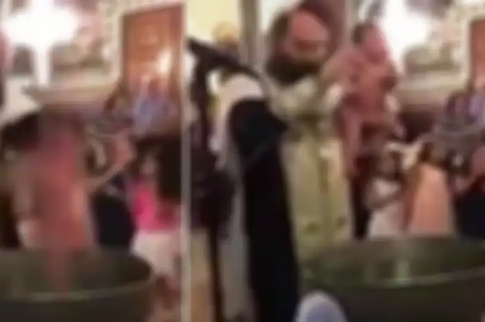 Seorang uskup gereja Yunani Ortodok bikan warganet kaget. Ia membaptis bayi dengan cara diceburkan ke dalam cawan berisi air bagaikan mencuci baju.