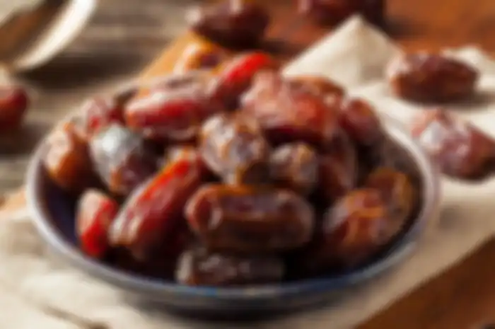 Kurma merupakan buah yang memiliki banyak manfaat bagi kesehatan, termasuk dapat mengobati lemah syahwat.