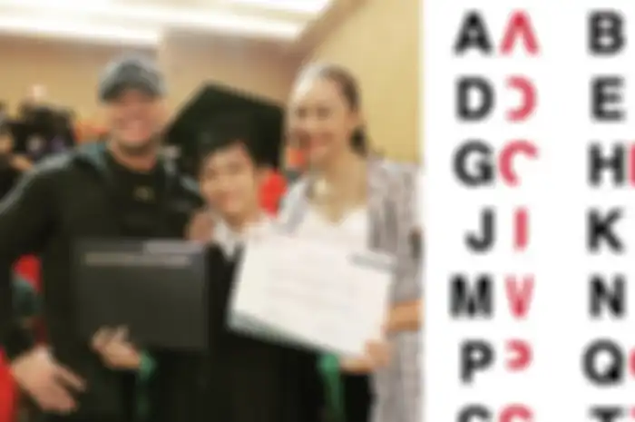 Prestasi membanggakan diraih oleh anak Deddy Corbuzier, putranya dapat menyelesaikan studinya dengan predikat lulusan terbaik. 