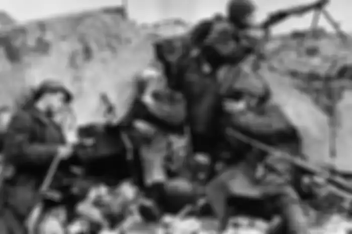 Saking Bencinya Terhadap Nazi Pasukan Rusia Sampai Menggali Kubur Jenazah Serdadu Nazi Lalu Memutilasi dan Membakarnya