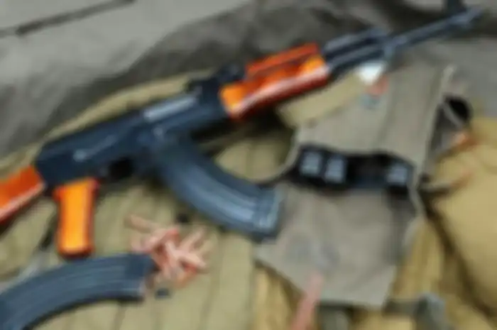 AK-47 bisa disetel secara otomatis juga disetel untuk menembakan peluru satu demi satu. Nah di sinilah istilah bahasa Jawa itu muncul.