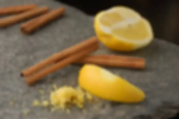 Menggabungkan kayu manis dan lemon memiliki manfaat kesehatan yang menakjubkan tanpa menyebabkan efek samping.