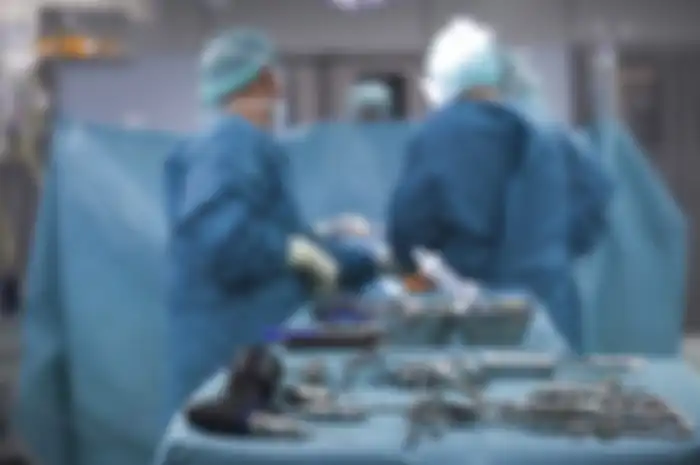 Kesalahan fatal ketika seorang dokter menyangka sebuah ginjal yang sehat sebagai kanker sehingga pasiennya kini harus hidup dengan satu ginjal.