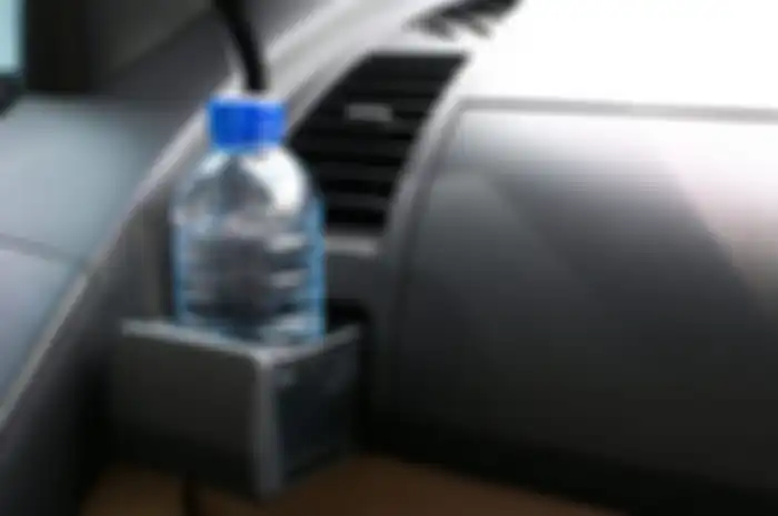 Meskipun beberapa produsen mobil membuatnya dengan bahan tahan api, lebih baik kita mewaspadai hal ini.