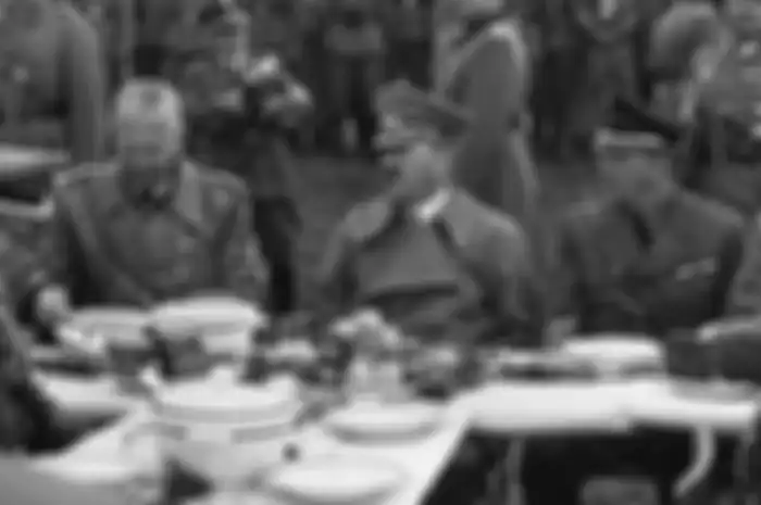 Sebagai orang yang dibesarkan di alam, Idi Amin memiliki kegemaran makan larva tawon, beragam jenis belalang, dan jangkrik.