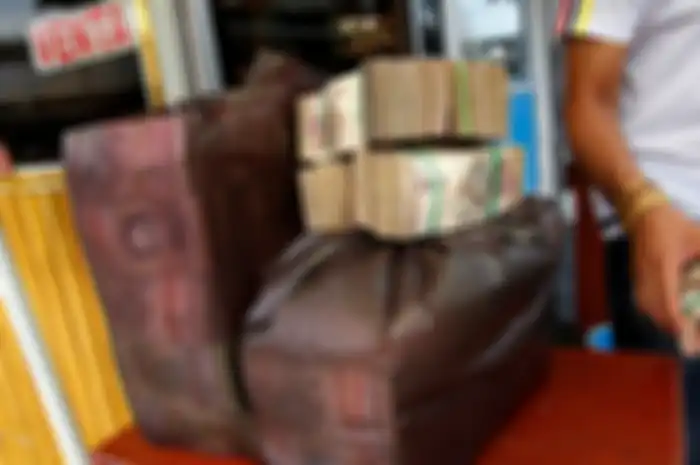 Salah satu hal yang paling memilukan di sana adalah harga alat kontrasepsi yang sangat mahal, hal ini bahkan berdampak pada hal-hal negatif.