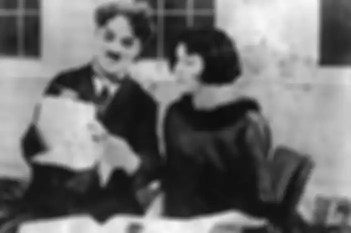 Charlie Chaplin sama sekali tidak humoris dalam kehidupan nyatanya. Ia menikahi gadis di bawah umur dan memperlakukan mereka dengan buruk.