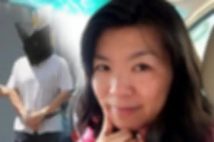 Seorang dokter dari Malaysia dituduh membunuh istri dan putrinya menggunakan bola yoga yang diisi dengan karbon monoksida.