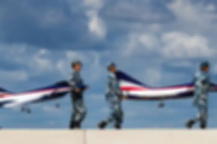 Yang menarik, untuk mewujudkan militer yang dahsyat, terutama pesawat tempurnya, China seolah tak sungkan “mencuri ide” dari negara-negara lain.