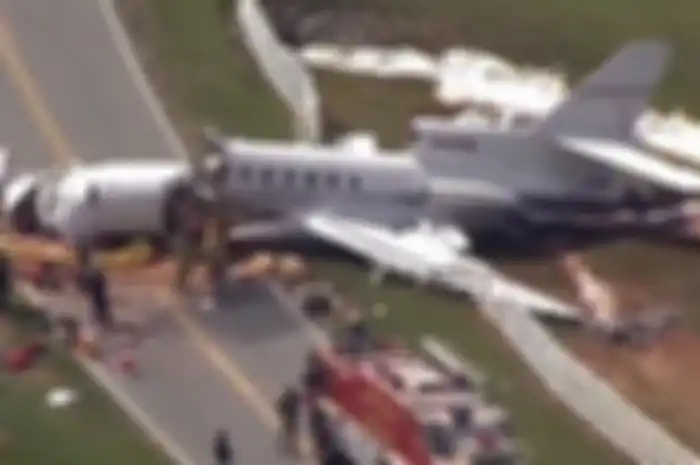 Pilot dan ko-pilot pesawat Falcon 50 tewas, dua penumpang di pesawat jet swasta secara ajaib dinyatakan selamat.