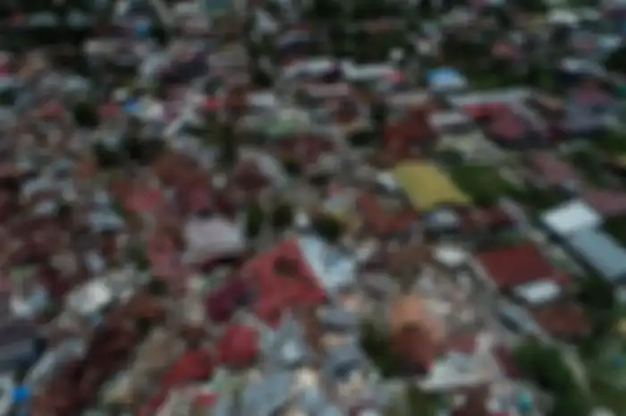 “Aku berteriak pada sepupuku, ‘Ayo lari cepat! Lari’,” ucap Puteri yang ditemui CNN di tempat tidurnya di Rumah Sakit Undata di Palu.