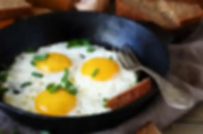 Diet telur sedang nge-trend saat ini. Katanya mampu menurunkan berat badan 10 kg dalam waktu 2 minggu. Amankah?
