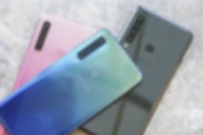 Samsung baru saja mengumumkan salah satu ponsel terbarunya dengan seri Samsung Galaxy A9, ponsel ini dibekali dengan 4 kamera.