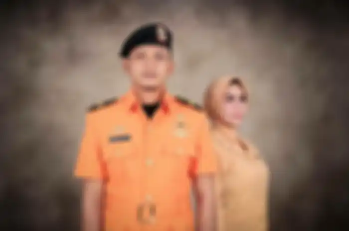 Awalnya, Alfrits enggan berangkat ke Palu karena istrinya sedang sakit keras. Namun sang istri malah memintanya tetap berangkat