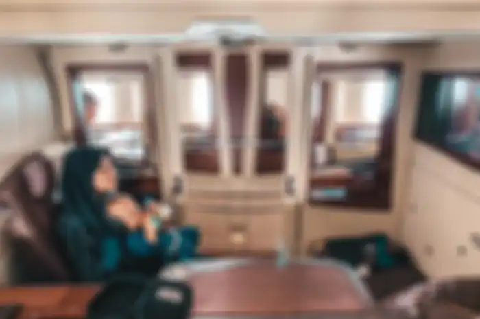 Rachel Vennya unggah foto bepergian naik pesawat kelas Suites di maskapai Singapore Airlines. Fasilitasnya super mewah, harga tiketnya pun mahal!