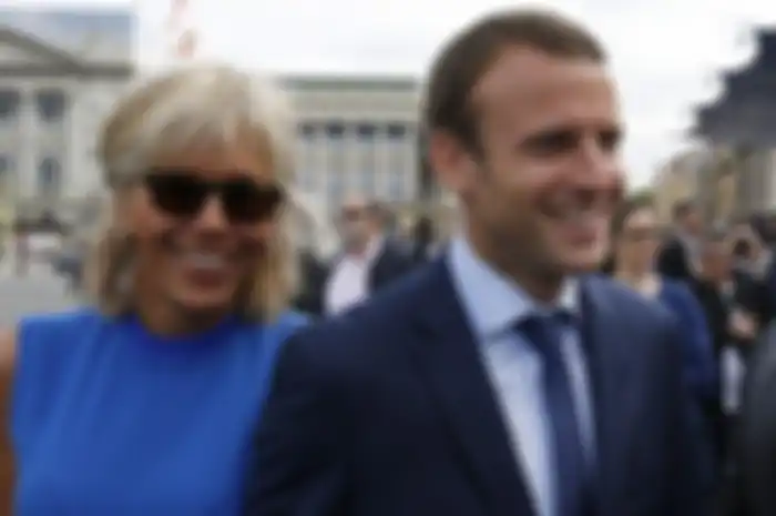 Presiden Prancis Emmanuel Macron dan istrinya Brigitte