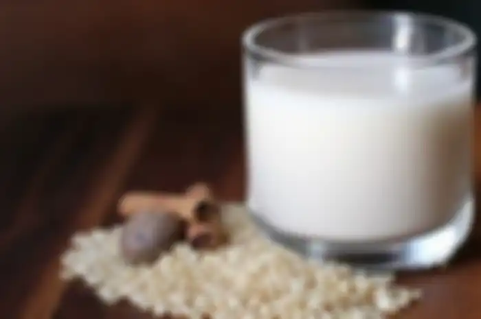 Jadi, jika Anda sedang berjuang untuk menurunkan berat badan, cobalah untuk mengganti satu gelas susu sapi dengan segelas susu beras.