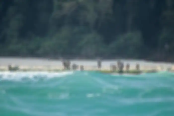 Terletak di Samudera Hindua, tepatnya di Kepulauan Andaman, India, pulau ini dihuni penduduk asli Pulau Sentinel selama kurang lebih 300.000 tahun.