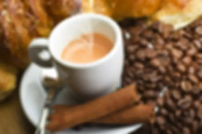 Sebuah perusahaan kopi bernama Klatch Coffee yang menawarkan secangkir kopi dengan harga berkisar 75 dollar Amerika Serikat atau sekitar Rp1,08 juta.