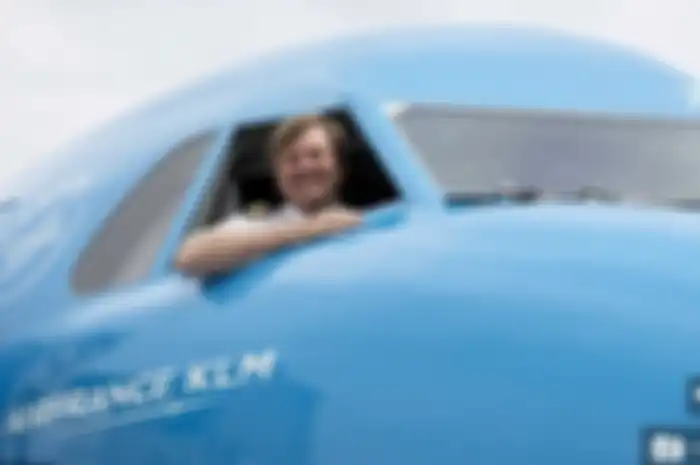 Raja Belanda, Raja Willem-Alexander, kejutkan penumpang pesawat KLM dengan jadi co-pilot pesawat dari Amsterdam menuju Istanbul.