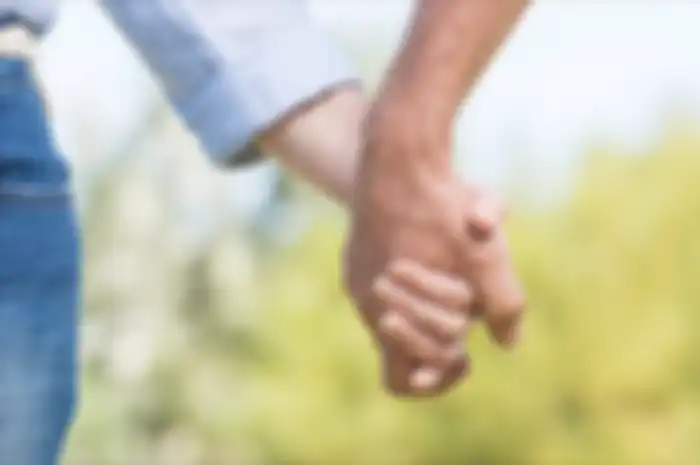 Penyakit menular seksual (PMS) perlu dikenali gejalanya sehingga bisa ditemukan langkah pengobatan yang tepat.