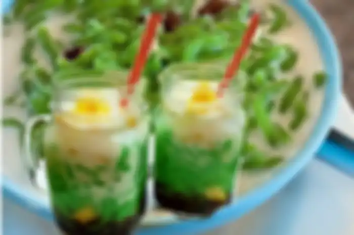 Nah, ternyata cendol tak hanya popular di Indonesia. Tapi di dunia. Bahkan dia masuk ’50 dessert terbaik’ di dunia.