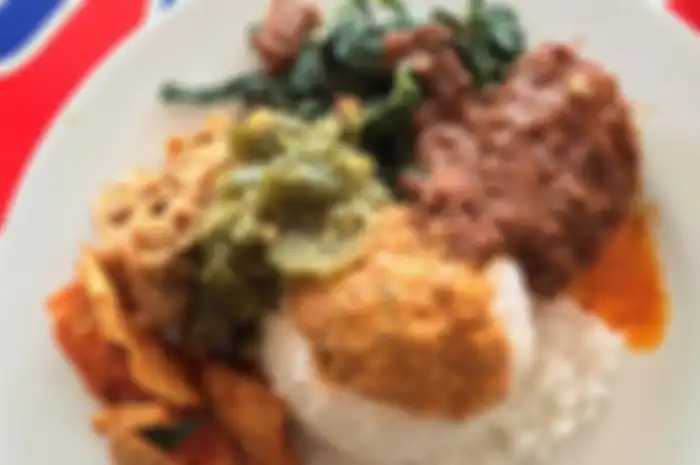 Dikenal sebagai menu yang harus dihindari, ternyata jika dikonsumsi secara wajar, nasi Padang tak selalu jahat, lho. Asal…