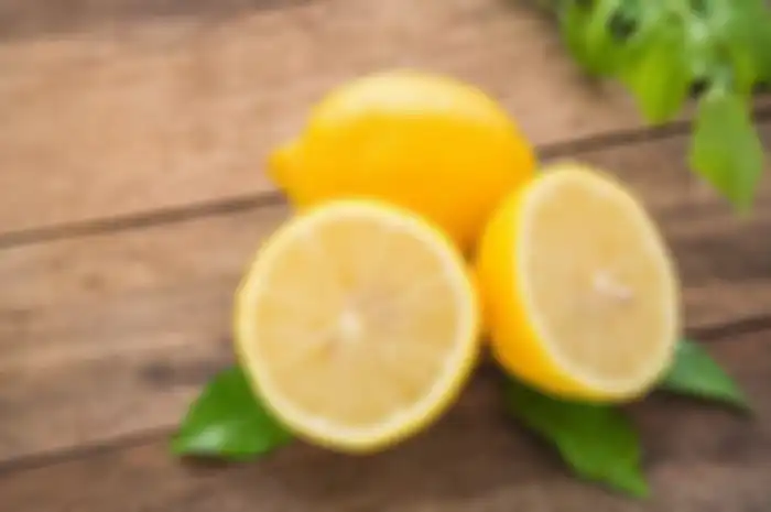 Selain olahraga dan mengubah pola makan, ada beberapa buah  yang efektif untuk menurunkan berat badan. Simak ini.