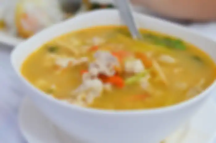 Di akhir tahun ini Anda sedang mengalami pilek dan batuk? Cobalah makan semangkuk sup ayam untuk menghilangkan gejala pilek.

