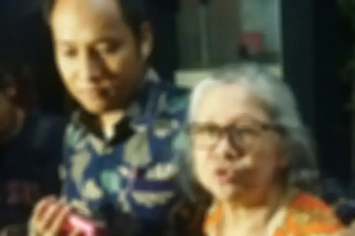 Kisah seorang wanita paruh baya yang tinggal bertahun-tahun di hotel bersama anak-anaknya benar-benar mengejutkan masyarakat.