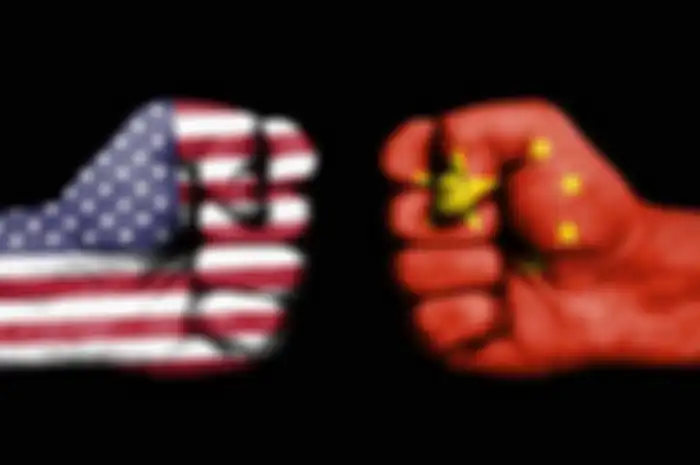 Upaya Trump untuk mengatur ulang perdagangan dunia membawa 'biaya di rumah' dan dapat mengisolasi Amerika Serikat.