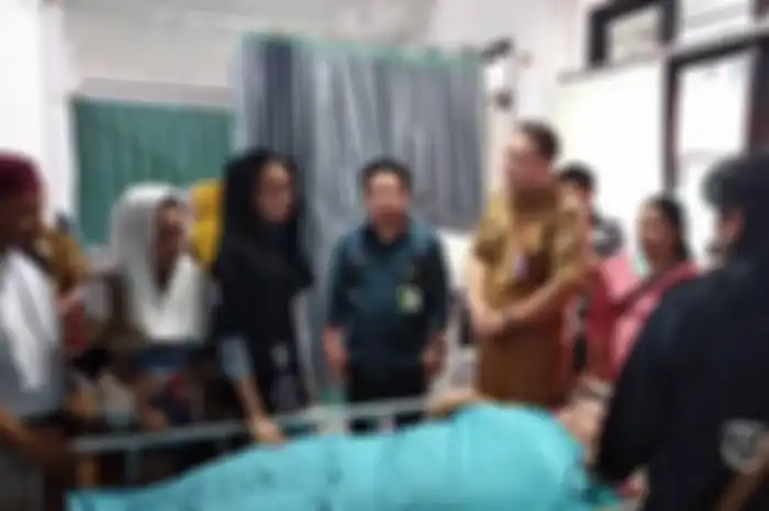 Titi Wati (37), penderita obesitas dengan bobot 220 kilogram, terus dipantau kondisinya oleh pihak rumah sakit umum daerah (RSUD) Doris Sylvanus.