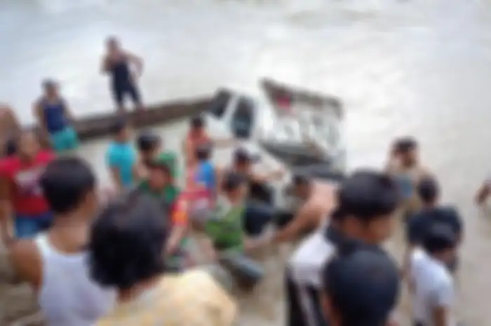 Suasana pilu mewarnai rumah duka tujuh anggota keluarga penumpang Taft maut yang tenggelam di Sungai.